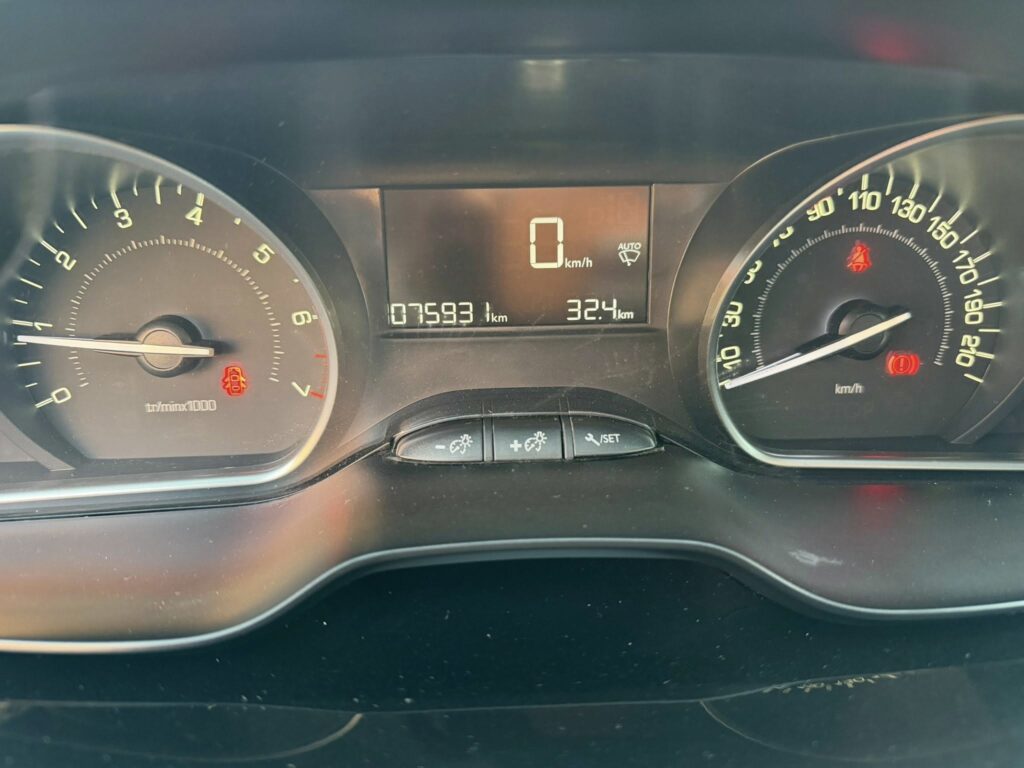 Peugeot 208 — fotografia 11