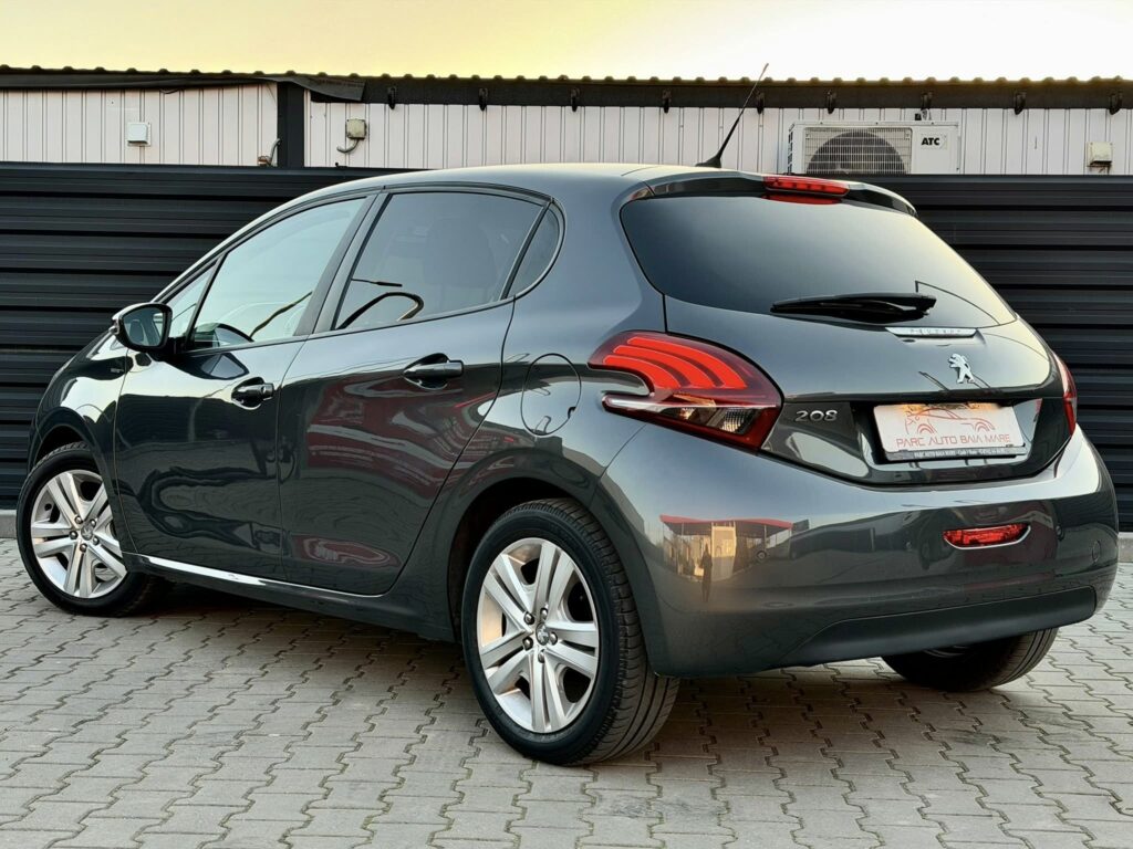 Peugeot 208 — fotografia 3