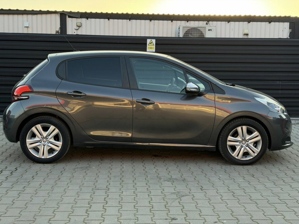 Peugeot 208 — fotografia 12